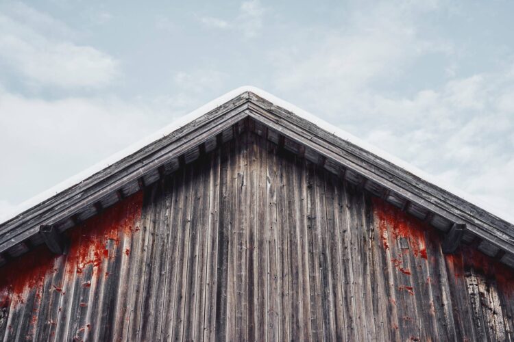 Essential Summer Barn Roof Maintenance Tips